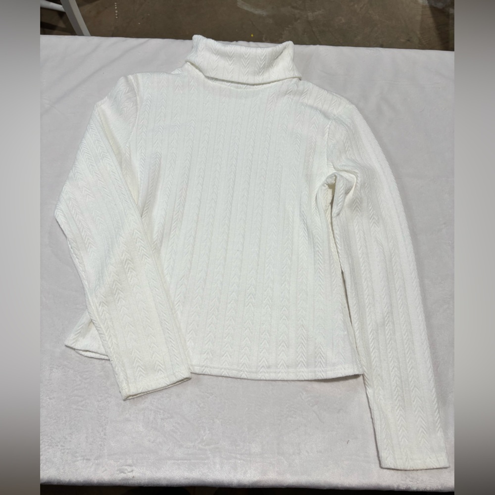 Medium white turtleneck longsleeve